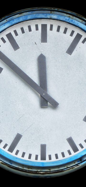 飘花影院 App 关于页面截图，显示版本号、更新日期与反馈入口，页面底部为版权信息区域
